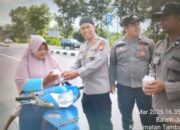 Polsek Tambang Bagikan Takjil Gratis, Tunjukkan Kepedulian di Bulan Ramadhan