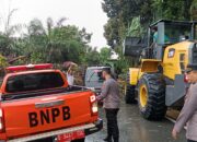 Gerak Cepat Polantas Riau Tangani Longsor di Jalan Lintas Taluk Kuantan – Pekanbaru