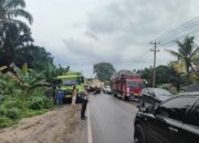Gerak Cepat Tim Raicet Polres Pelalawan Atasi Kemacetan Akibat Laka Lantas di Jalintim KM 107