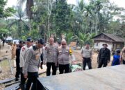 Dansat Brimob dan Karo Ops Polda Riau Tinjau Langsung Pembangunan Jembatan di Desa Lubuk Agung