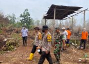 Dansat Brimob Polda Riau Turun Langsung Tinjau dan Pemadaman Karhutla di Dumai