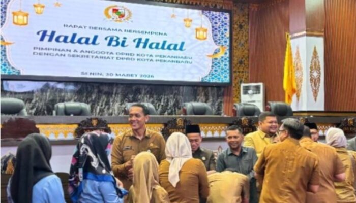 Pimpinan Dan Anggota Dewan DPRD Kota Pekanbaru Menggelar Acara Halal Bihalal Bersama Jajaran Sekretariat DPRD