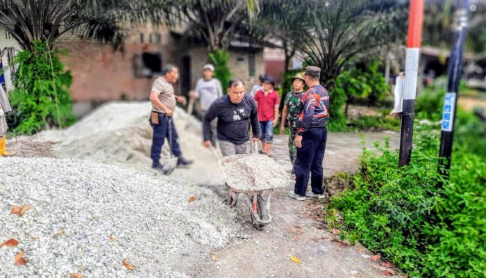 Semangat Gotong Royong, Kapolda Riau dan Polsek Tenayan Raya Bangun Jembatan Merah Putih di Kecamatan Kulim