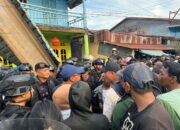 Memanas di Panipahan! Aksi Massa Nyaris Ricuh, Brimob Polda Riau Tampil Humanis Redam Situasi