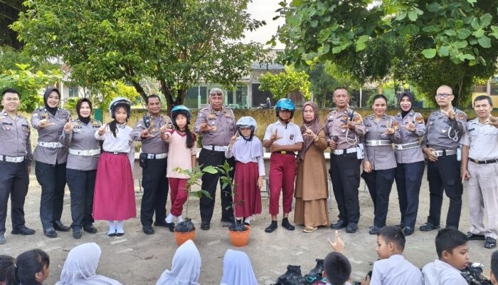 Tanamkan Disiplin dan Cinta Lingkungan Sejak Dini, Ditlantas Polda Riau Gencarkan Police Goes To School di SDN 171 Pekanbaru