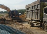 Breaking News …!!! Masyarakat Mempertanyakan Ketegasan Kapolres Kampar, Diduga PT. RMB Beraktivitas Menggunakan Tanah Galian C Ilegal di Simpang Petai Kec. Rumbio Jaya dan Menggunakan BBM Solar Ilegal Bersubsidi