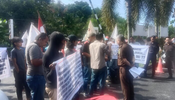 Terdakwa Narkoba 3000 Butir Ekstasi Divonis Rendah,Puluhan Massa ‘Serang’ Kantor Kejaksaan dan Pengadilan