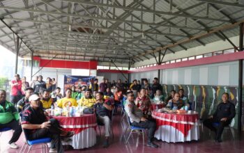 Meriah, Kapolda Riau Ajak Komunitas Ojol Nobar Piala Dunia 2026 di Mako Brimob Polda Riau