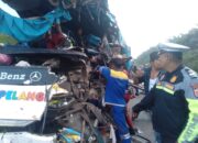 Sigap, Personel Sat PJR Ditlantas Polda Riau dan Tim Lalin HK Berjibaku Selamatkan Korban Kecelakaan di Tol Pekanbaru–Dumai
