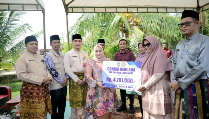 Bupati Kasmarni Serahkan Bantuan Korban Puting Beliung di Desa Api-Api, Tegaskan Pemerintah Hadir Di Tengah Masyarakat