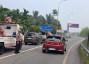Sambut Akhir Pekan, PJR Tol Pekbang dan Manajemen HK Gelar Aksi Simpatik Tingkatkan Kesadaran Pengendara