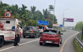 Sambut Akhir Pekan, PJR Tol Pekbang dan Manajemen HK Gelar Aksi Simpatik Tingkatkan Kesadaran Pengendara