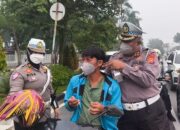 Ditlantas Polda Riau Bagikan 1.000 Masker, Peduli Kesehatan dan Keselamatan Masyarakat di Tengah Kondisi Asap